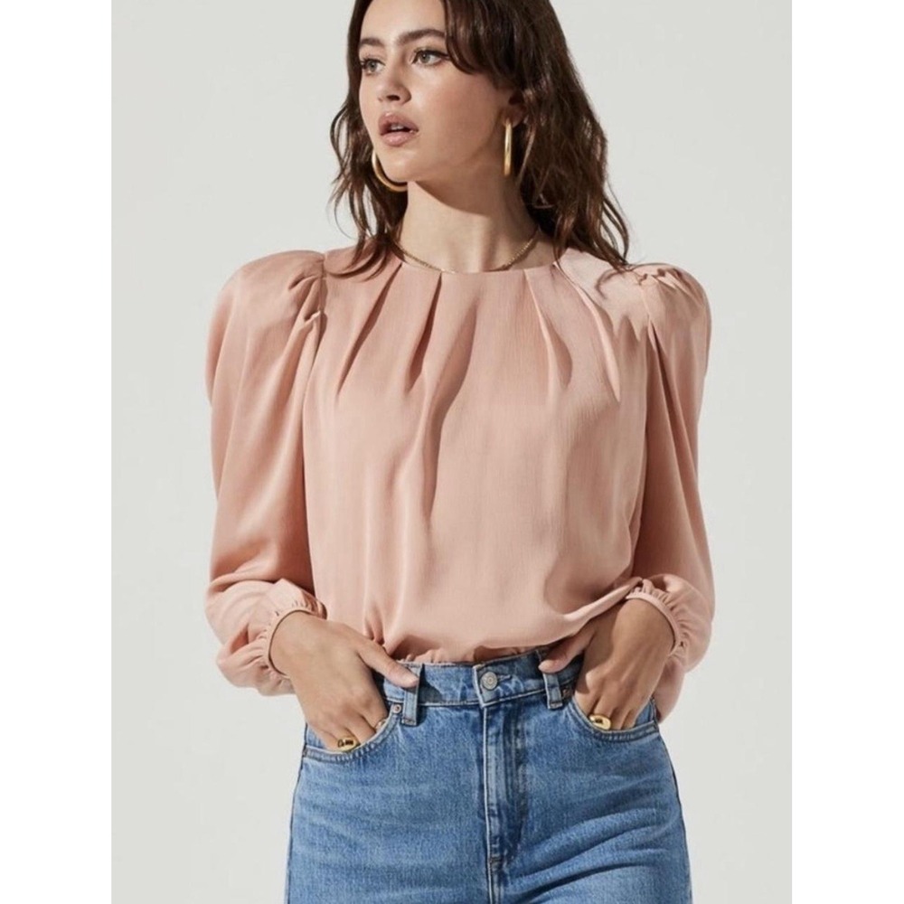 Women's NWOT ASTR The Label Pink Long Sleeve Pleated Blouse XS Elegant Feminine